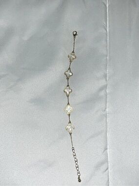 Golden And White Four-Leaf Clover Bracelet Gold Tone Dainty Coquette Glam